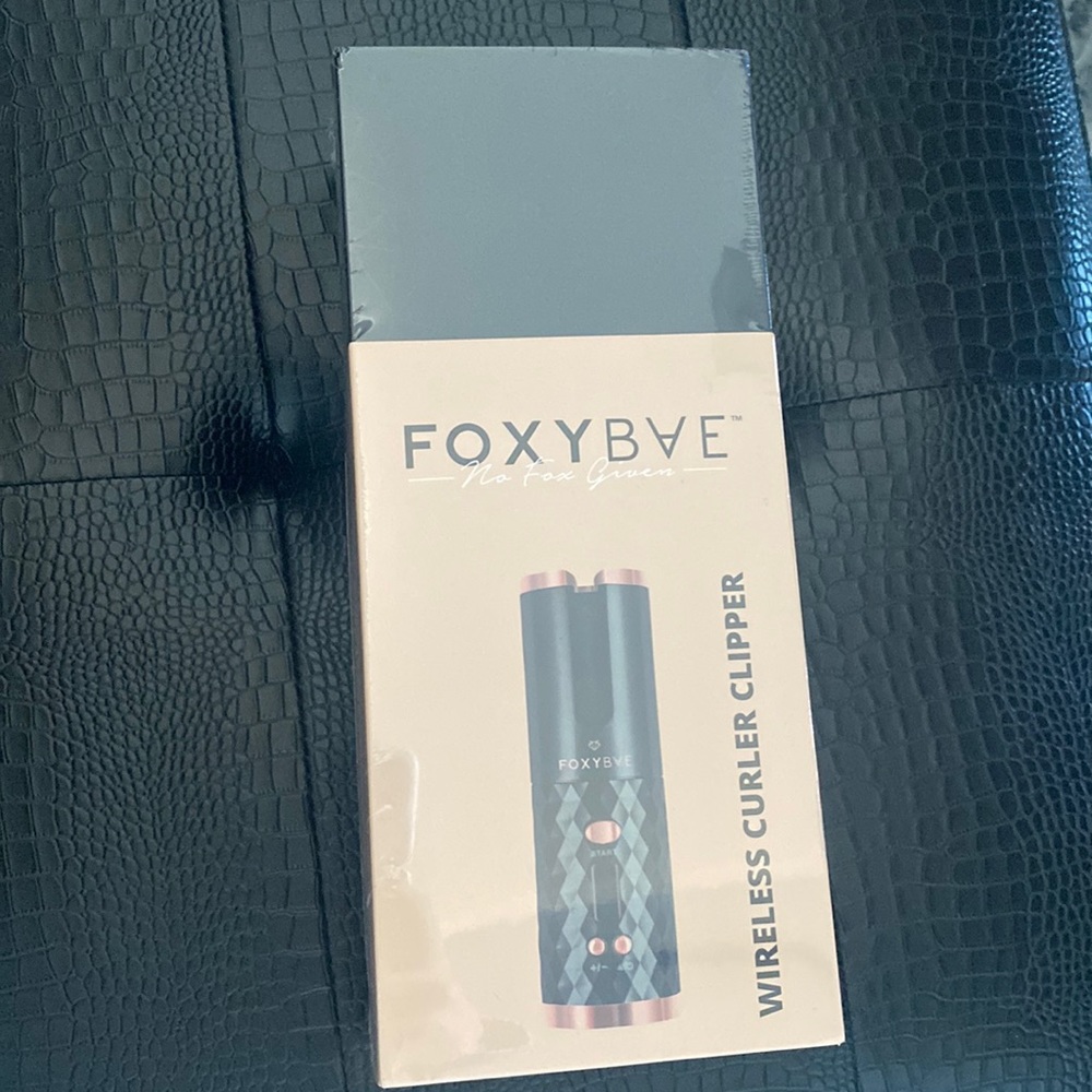 Foxy bar wireless curler